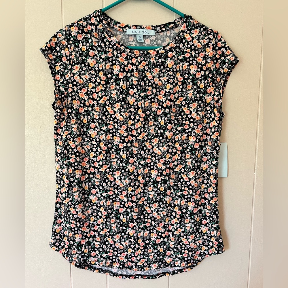 NWT Blu Sol sleeveless floral top. Size Large Petite.  LP.
